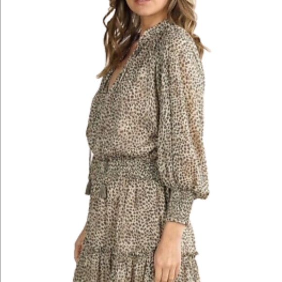 Elegant Black Long Sleeve Dress with Lace Details - Picture 1 of 13